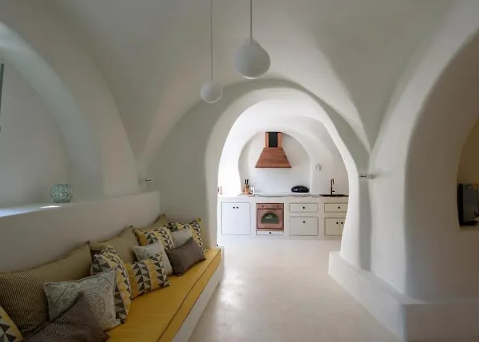 Potamos Luxury House, Private Pool, Santorini