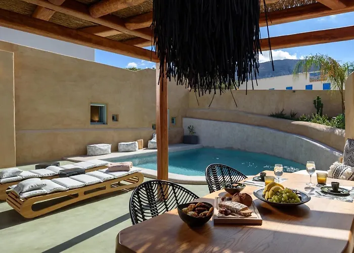 Potamos Luxury House, Private Pool, Santorini