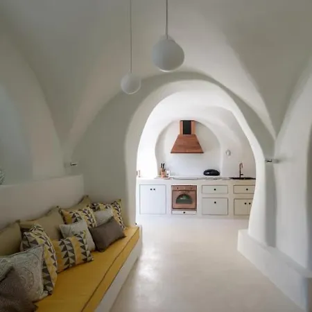 Potamos Luxury House, Private Pool, Santorini