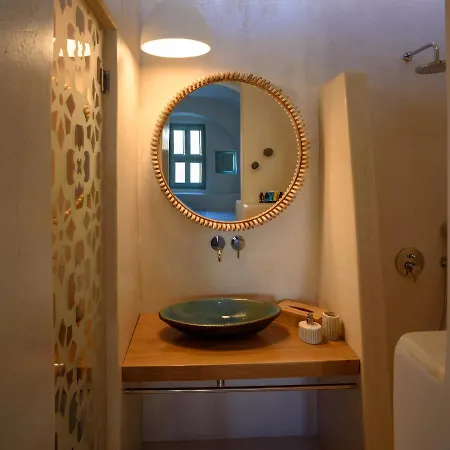 Potamos Luxury House, Private Pool, Santorini *