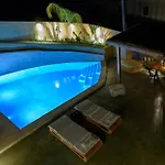 Potamos Luxury House, Private Pool, Santorini